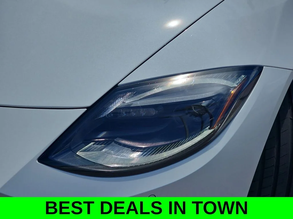 Used 2025 White Nissan Performance image 32