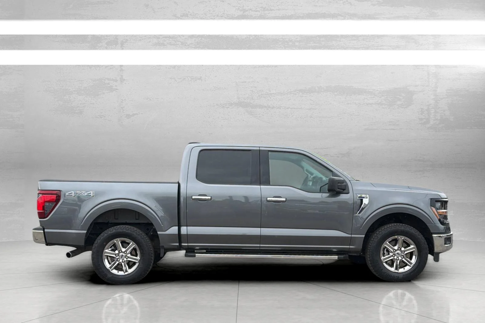 Used 2025 Gray Ford XLT image 4