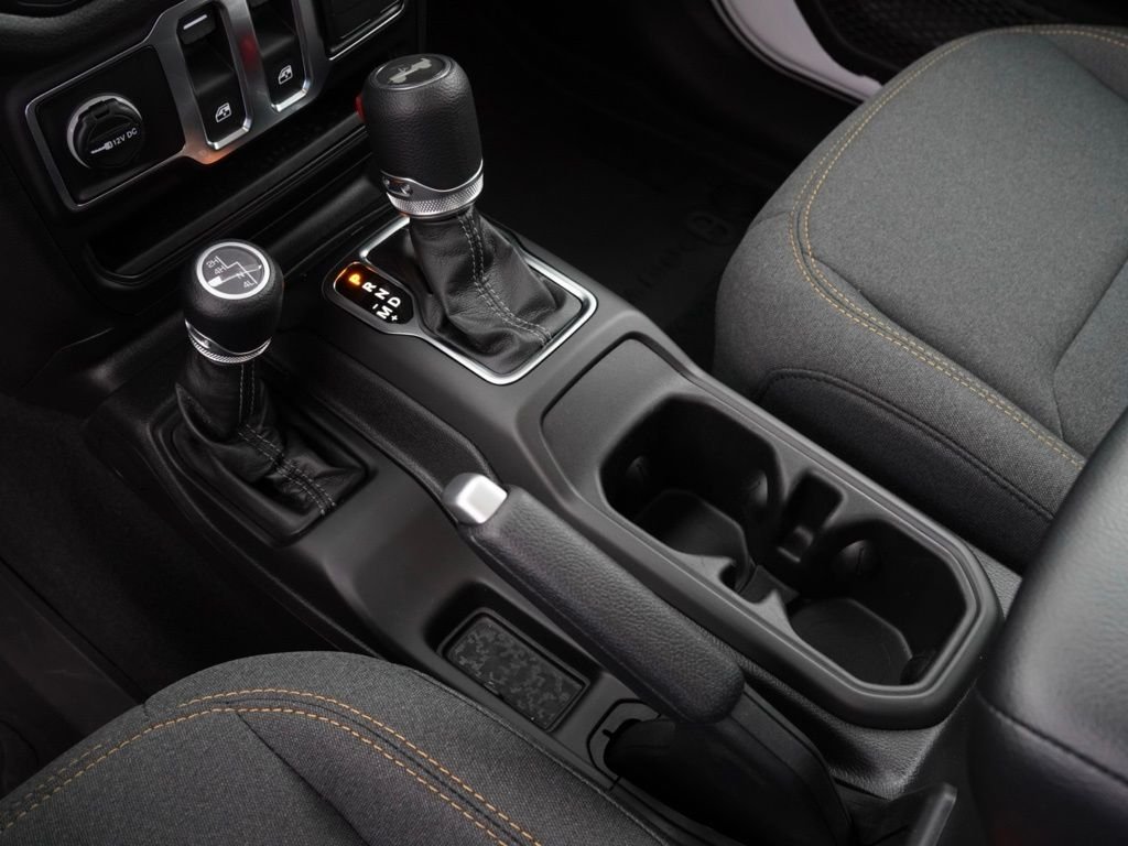 New 2026 Bright White Clear-Coat Exterior Paint Jeep Sport image 18