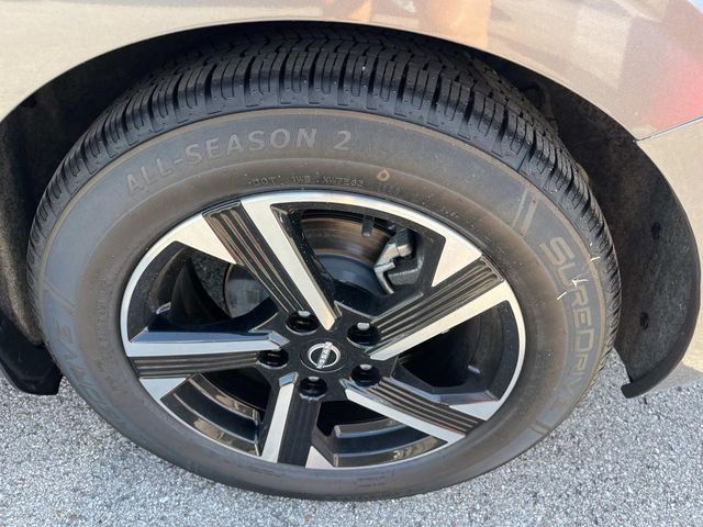 Used 2024 Gray Nissan SV image 11