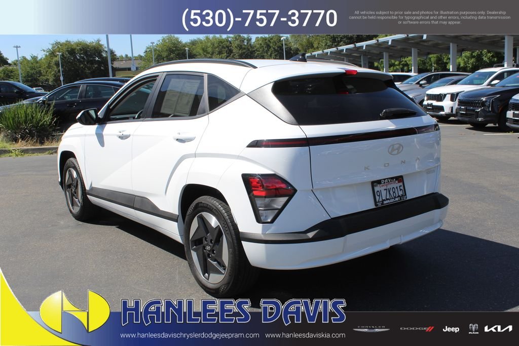 Used 2024 White Hyundai SEL image 9