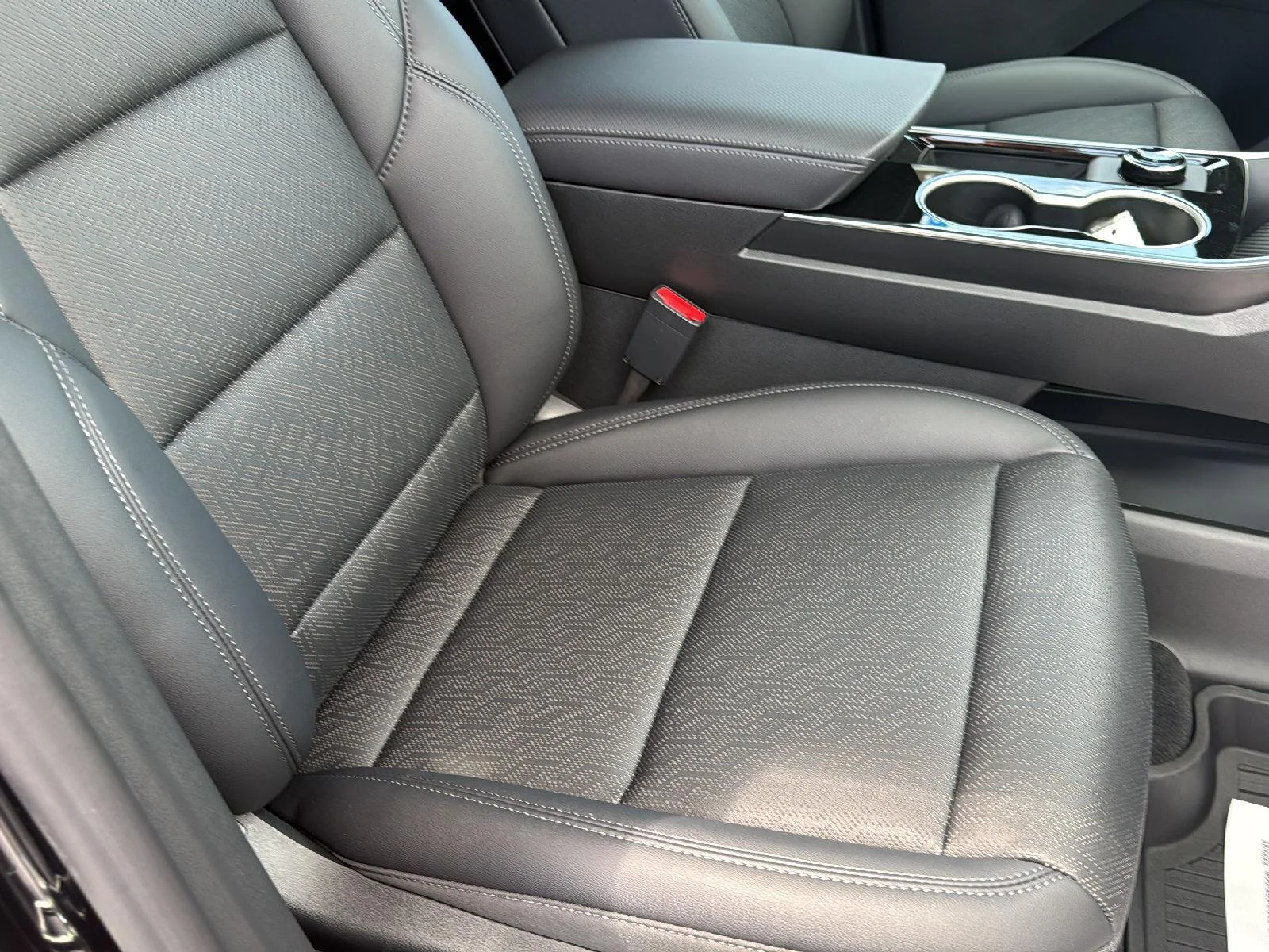 2027 Chevrolet Equinox LT - Photo 29