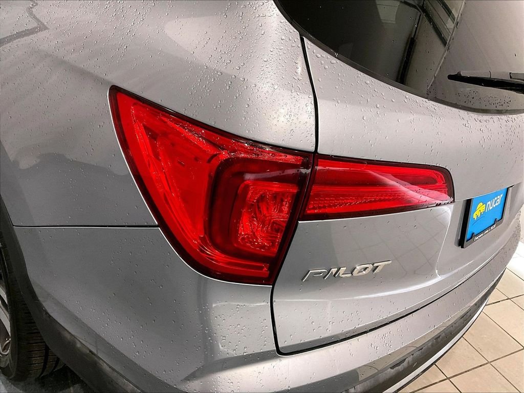 Used 2016 Silver Honda Elite image 35
