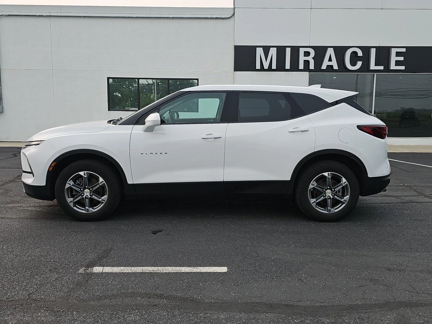 Used 2023 Summit White Chevrolet 2LT image 8