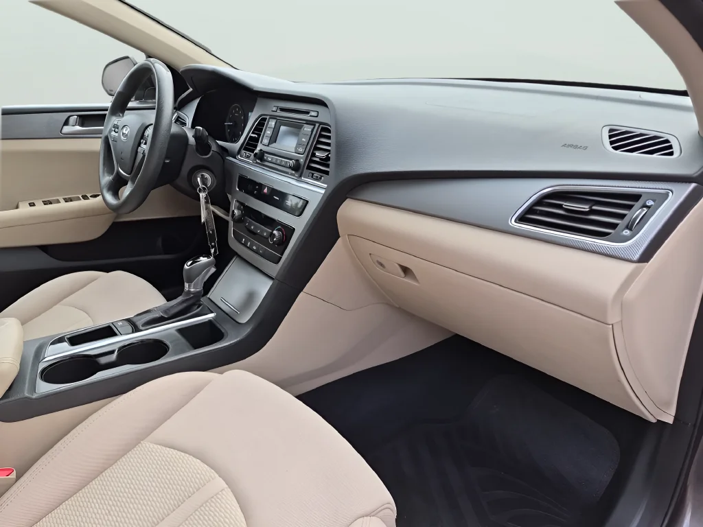 Used 2015 Brown Hyundai SE image 34