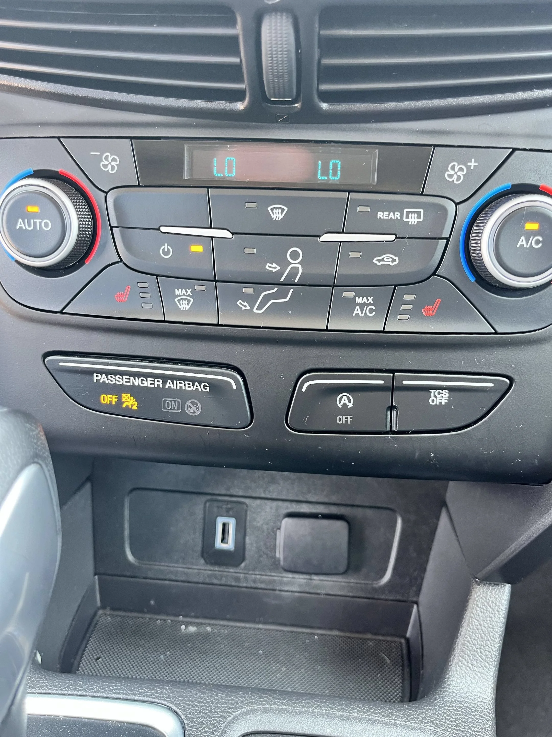Used 2019 Blue Ford SEL image 16