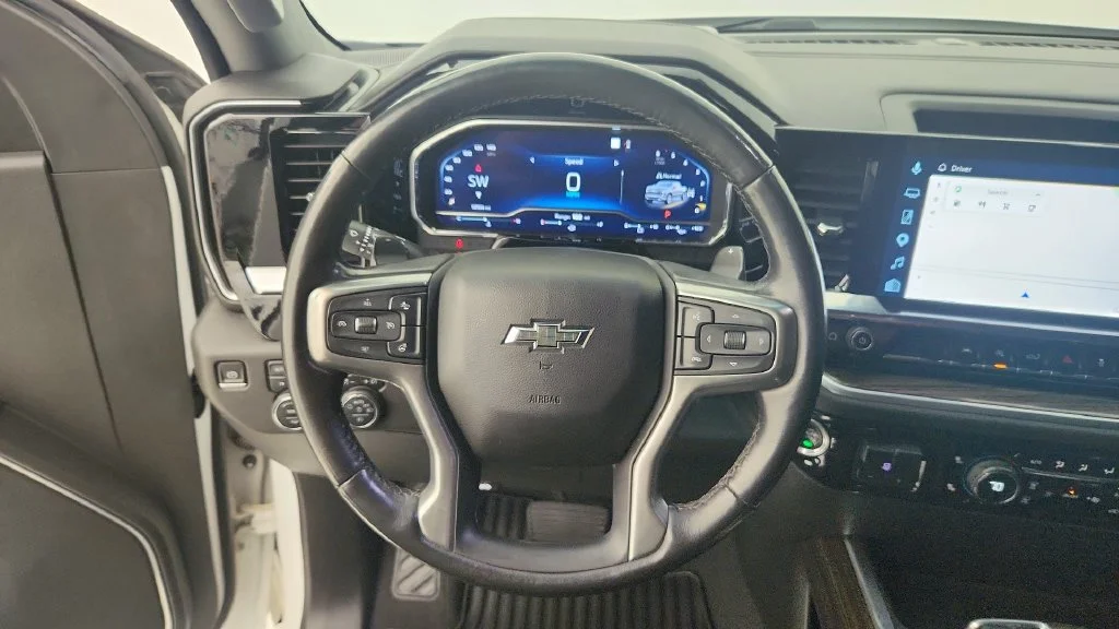 Used 2022 SUMMIT WHITE Chevrolet RST image 17