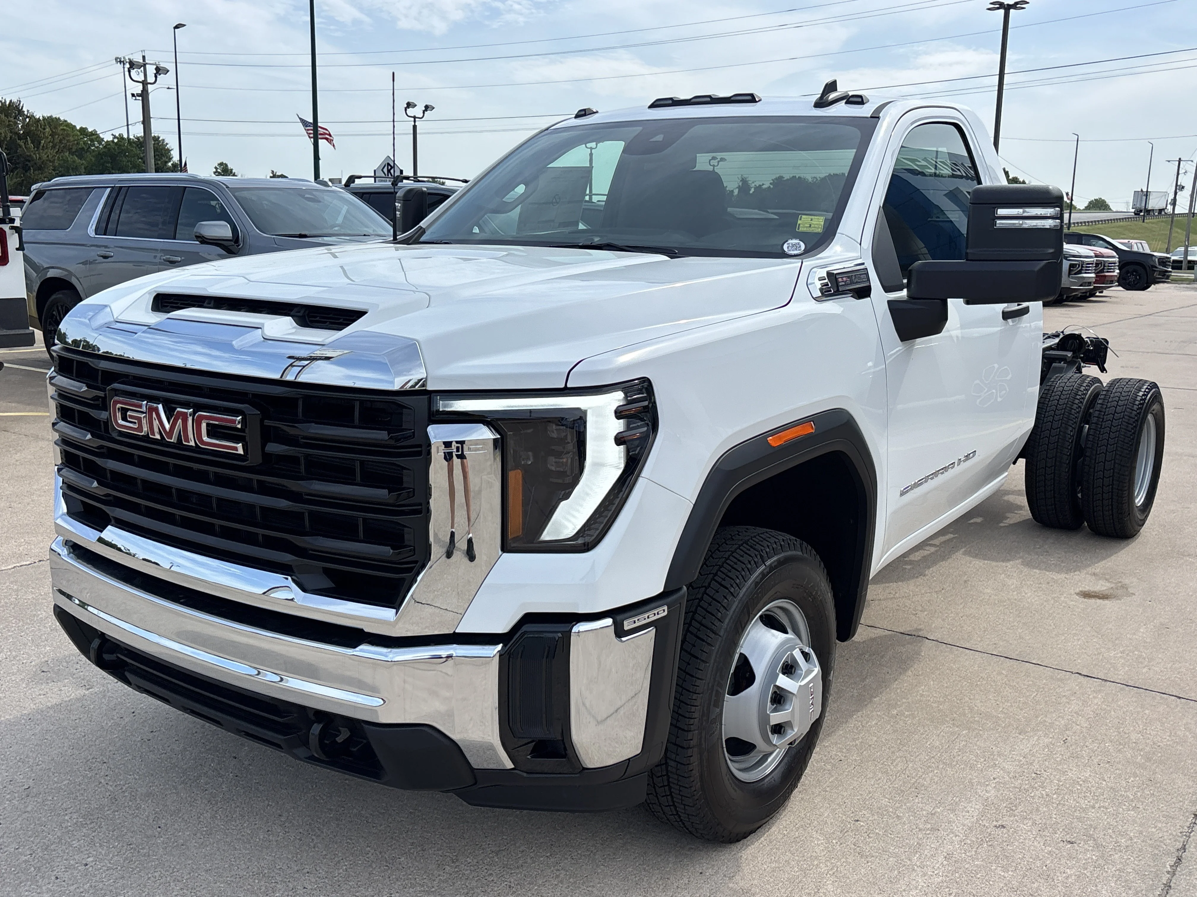 2026 GMC Sierra 3500HD Pro - Photo 7
