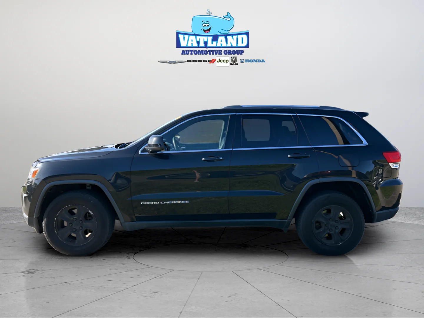 Used 2016 Brilliant Black Crystal Pearlcoat Jeep Laredo image 2