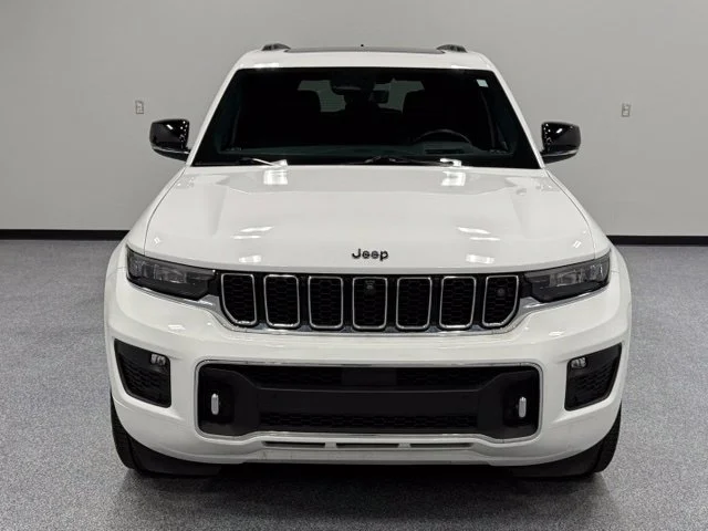 Used 2023 White Jeep Overland image 4