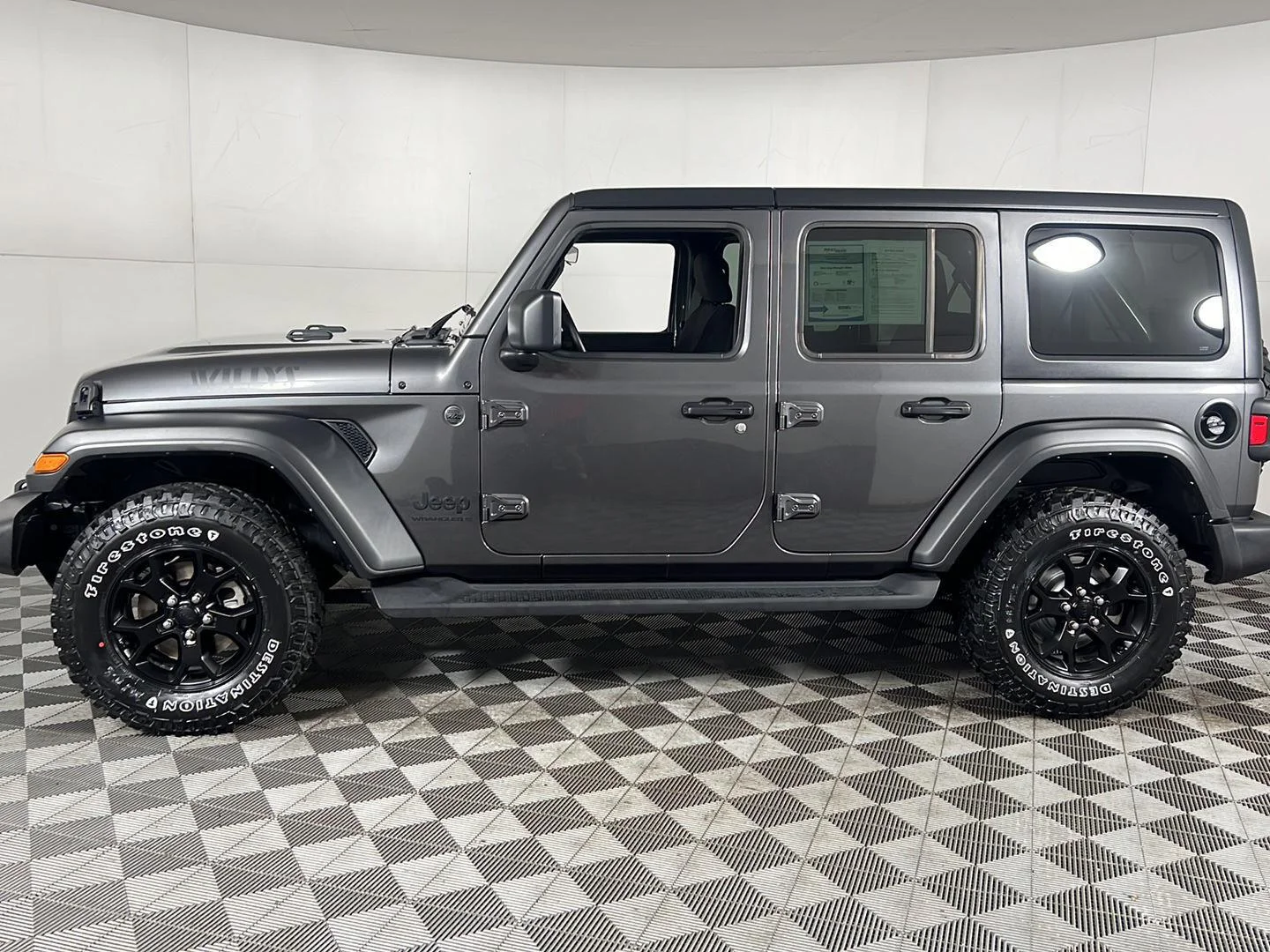 Used 2023 Granite Crystal Metallic Clearcoat Jeep Willys image 6