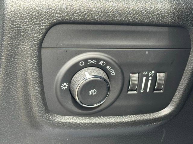 New 2026 Silver Zynith Exterior Paint Jeep Limited image 12
