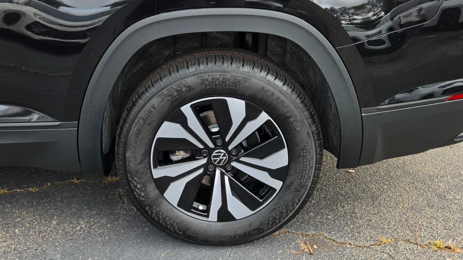 New 2026 Deep Black Pearl Volkswagen 2.0T SE image 16