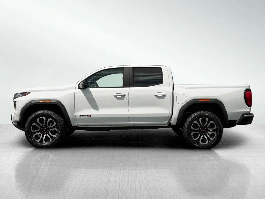 New 2026 Summit White GMC AT4 image 4