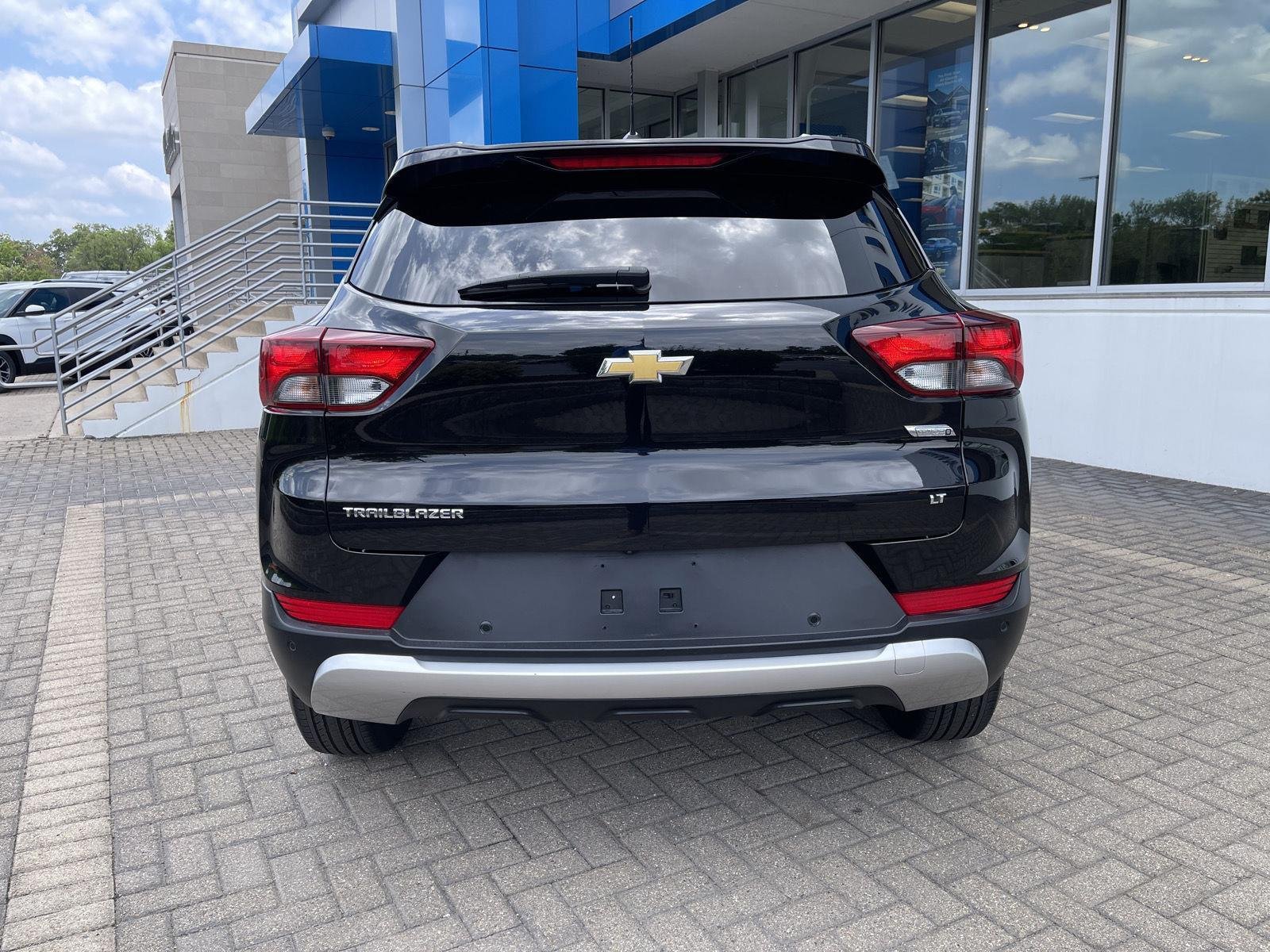 Used 2022 Mosaic Black Metallic Chevrolet LT image 4