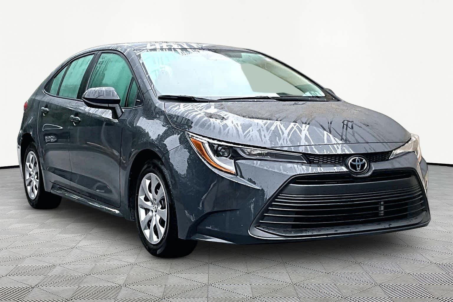 Used 2025 Underground Toyota LE image 3