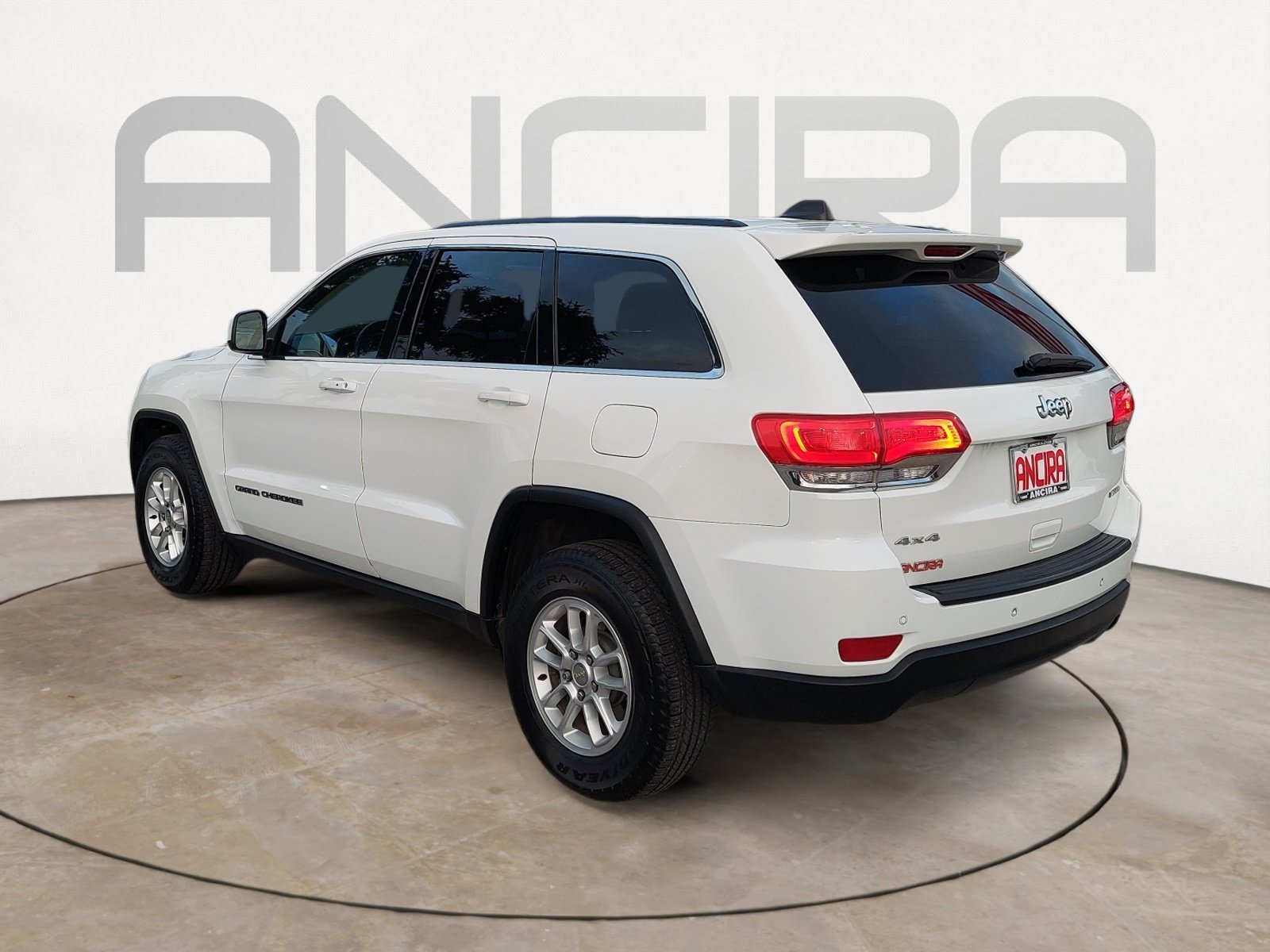 Used 2019 Bright White Clearcoat Jeep Laredo image 8