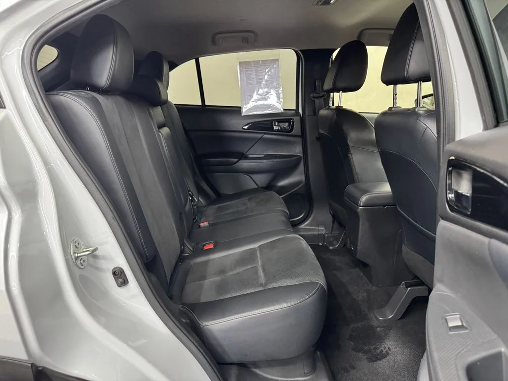 Used 2024 White Mitsubishi SE image 27