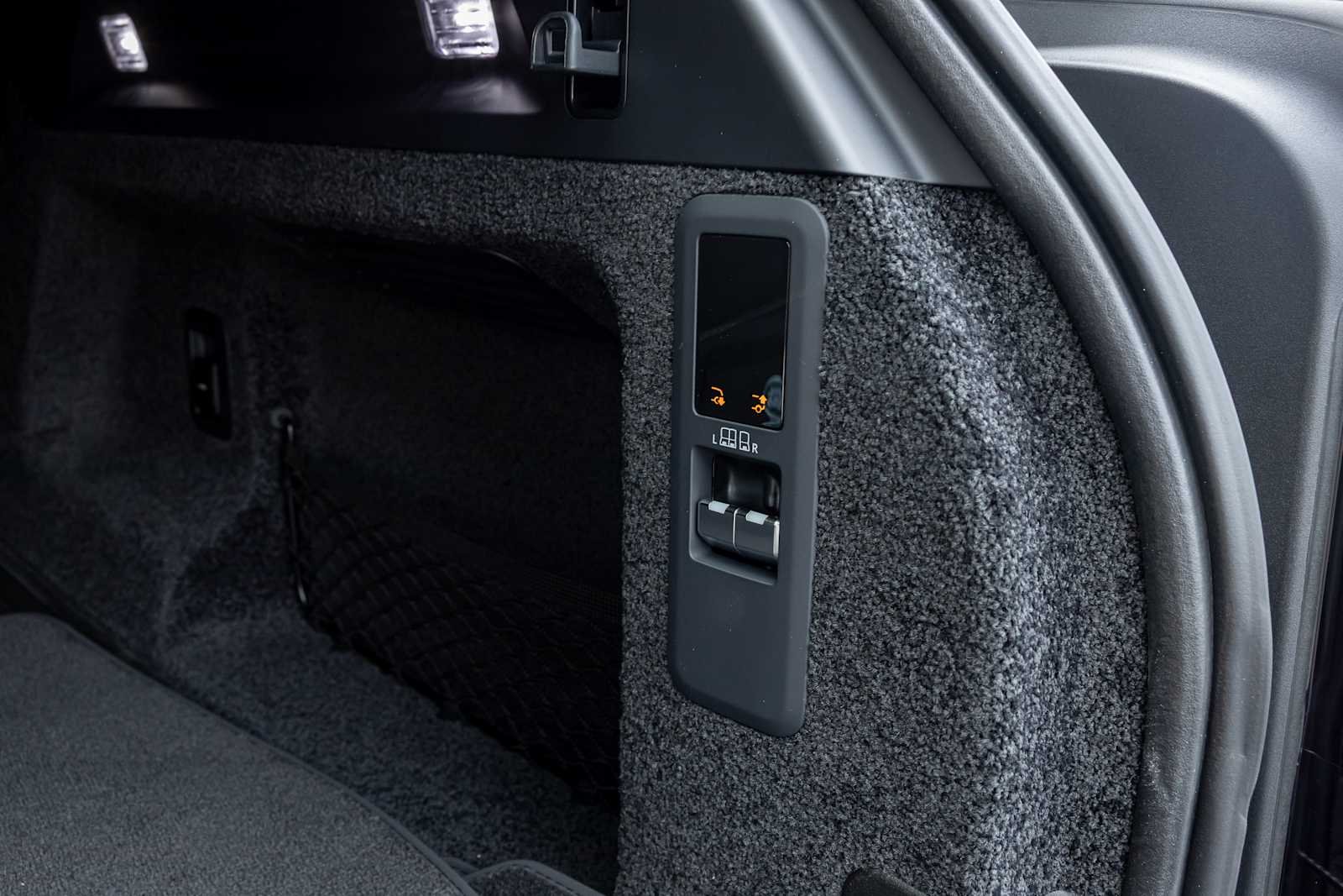 New 2026 Carpathian Grey Land Rover SE image 39