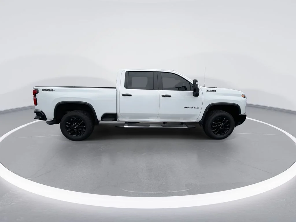 Used 2026 White Chevrolet LT image 9