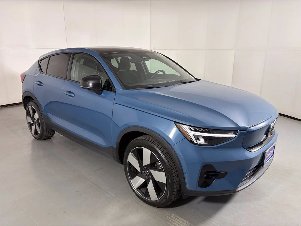 Used 2023 Blue Volvo Ultimate image 2