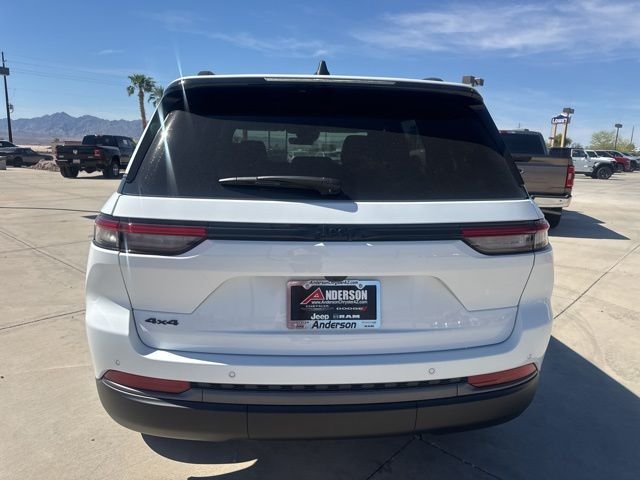 New 2026 Bright White Clear-Coat Exterior Paint Jeep Laredo Altitude image 4