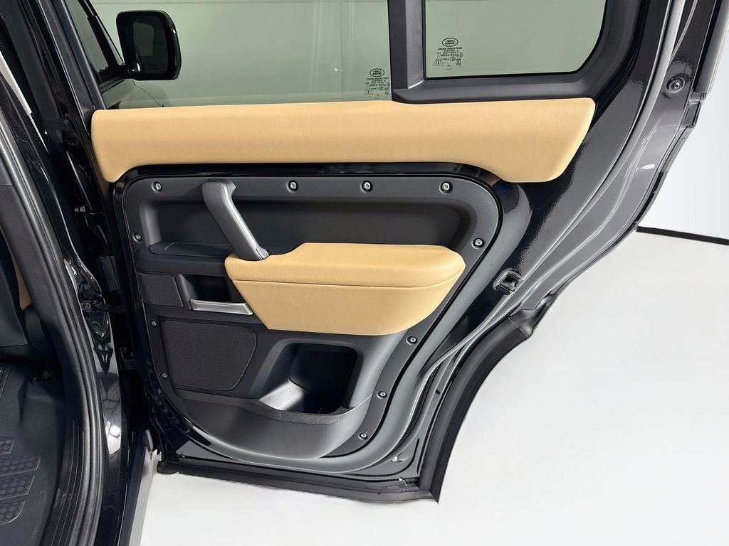 New 2026 Santorini Black Land Rover S image 28