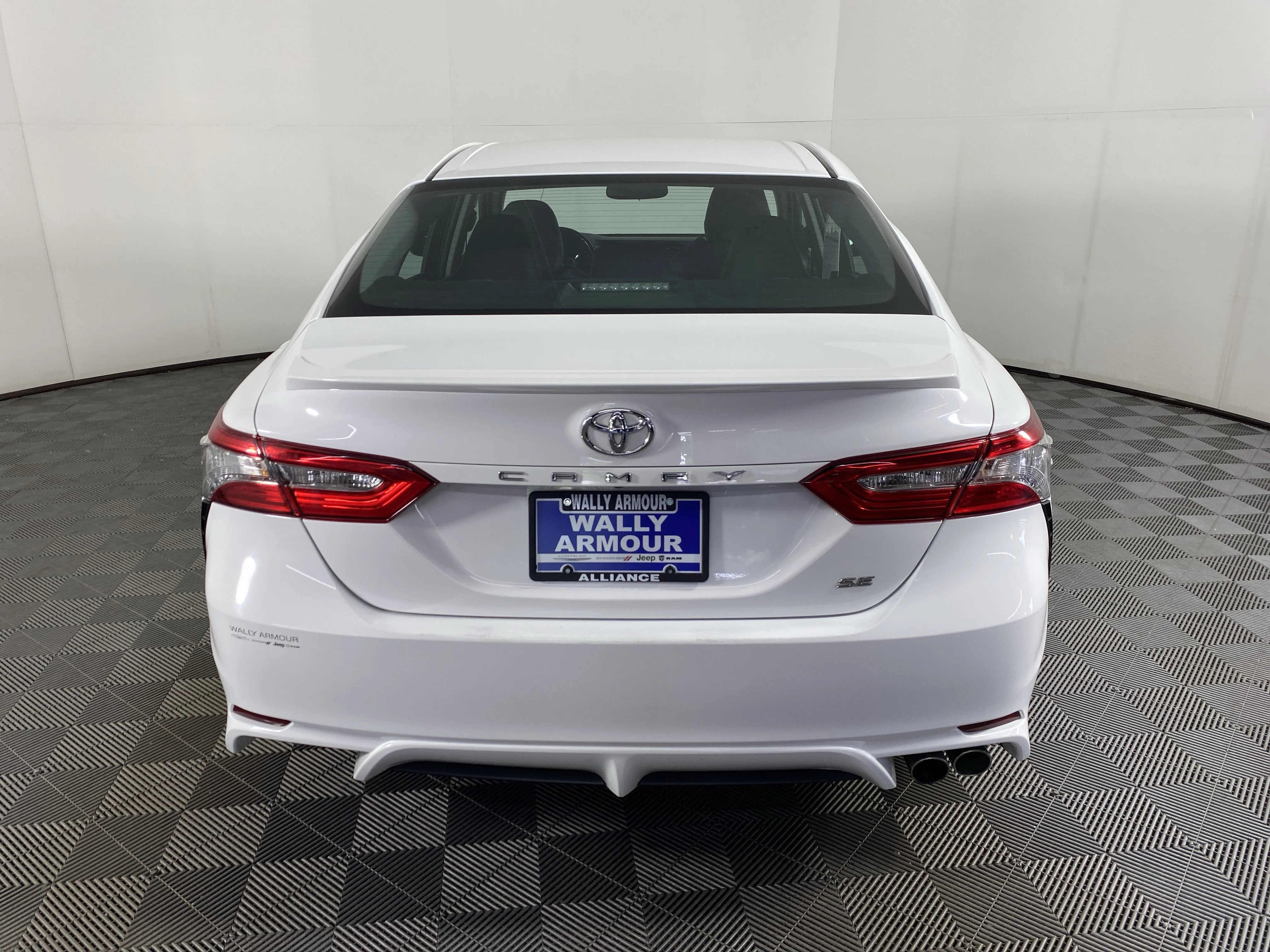Used 2018 Super White Toyota SE image 7
