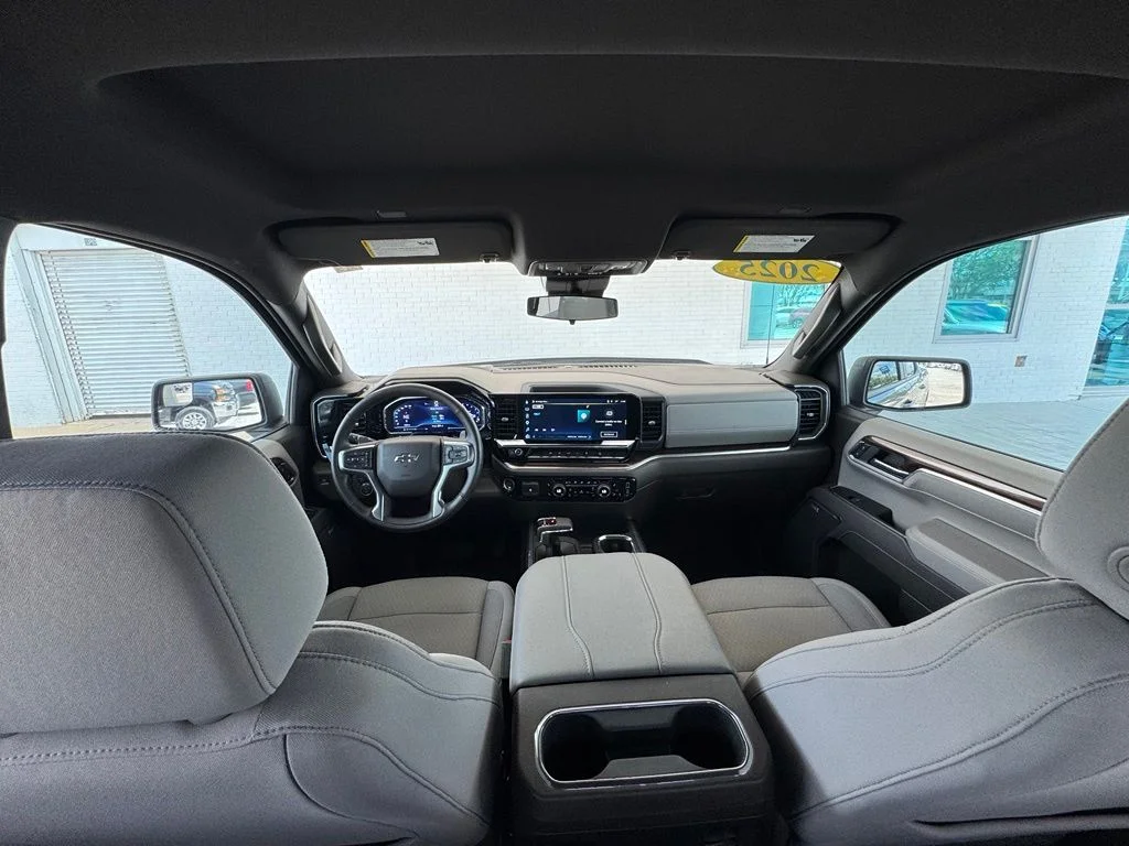 Used 2025 Gray Chevrolet RST image 27