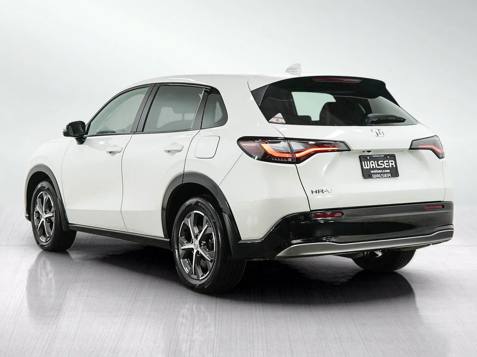 Used 2025 White Honda EX-L AWD CVT image 3