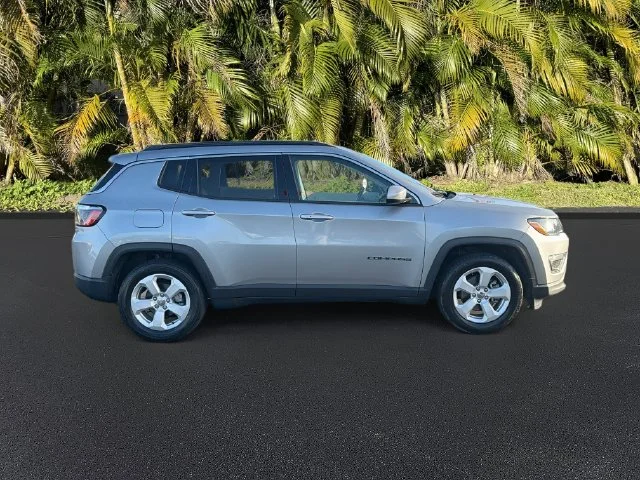 Used 2021 Silver Jeep Latitude image 4
