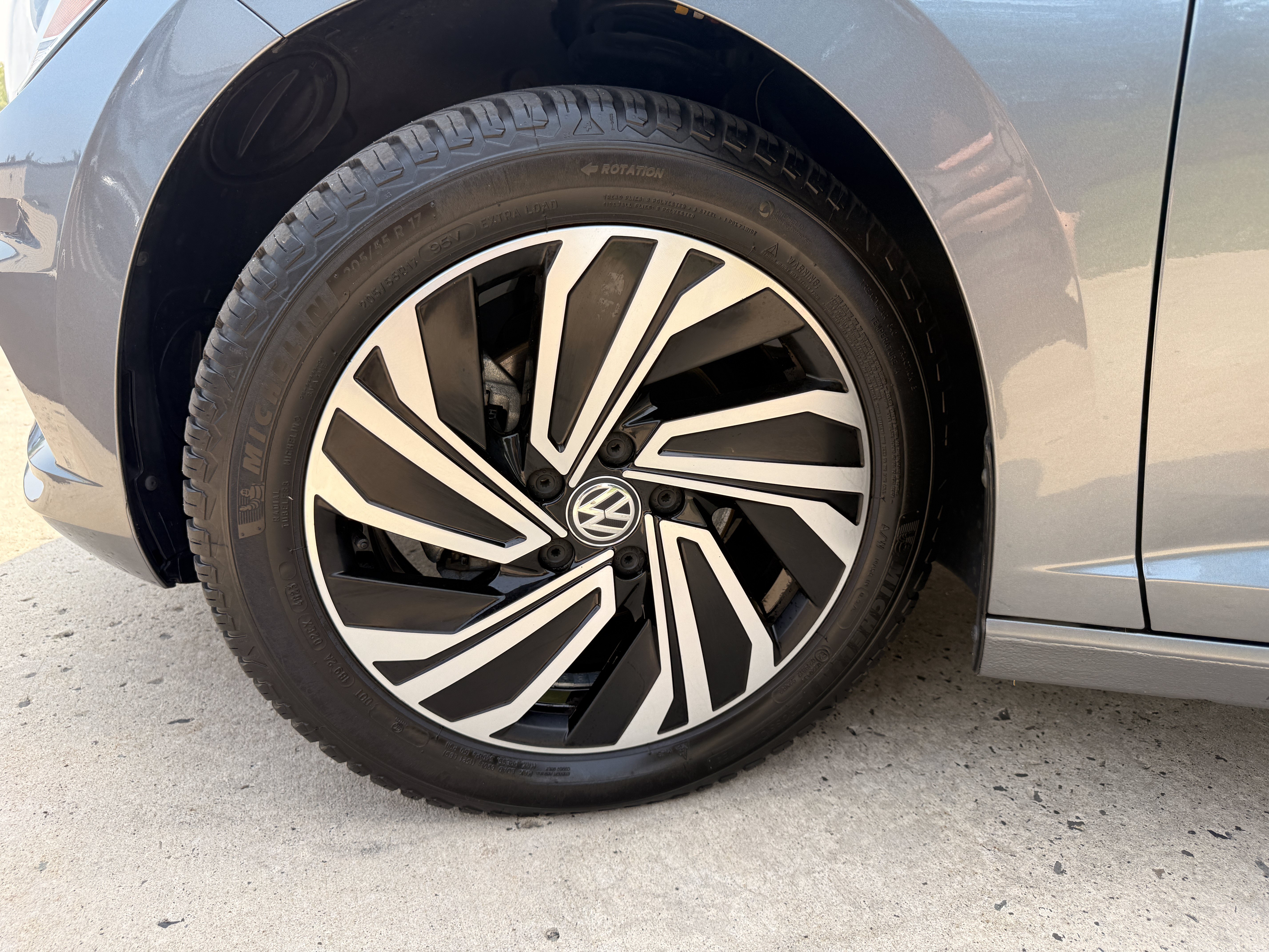 Used 2021  Volkswagen SEL Premium image 19