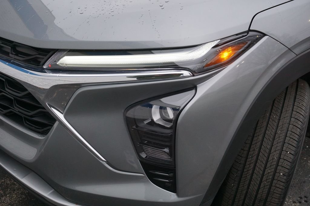 Used 2025 Gray Chevrolet LT image 29