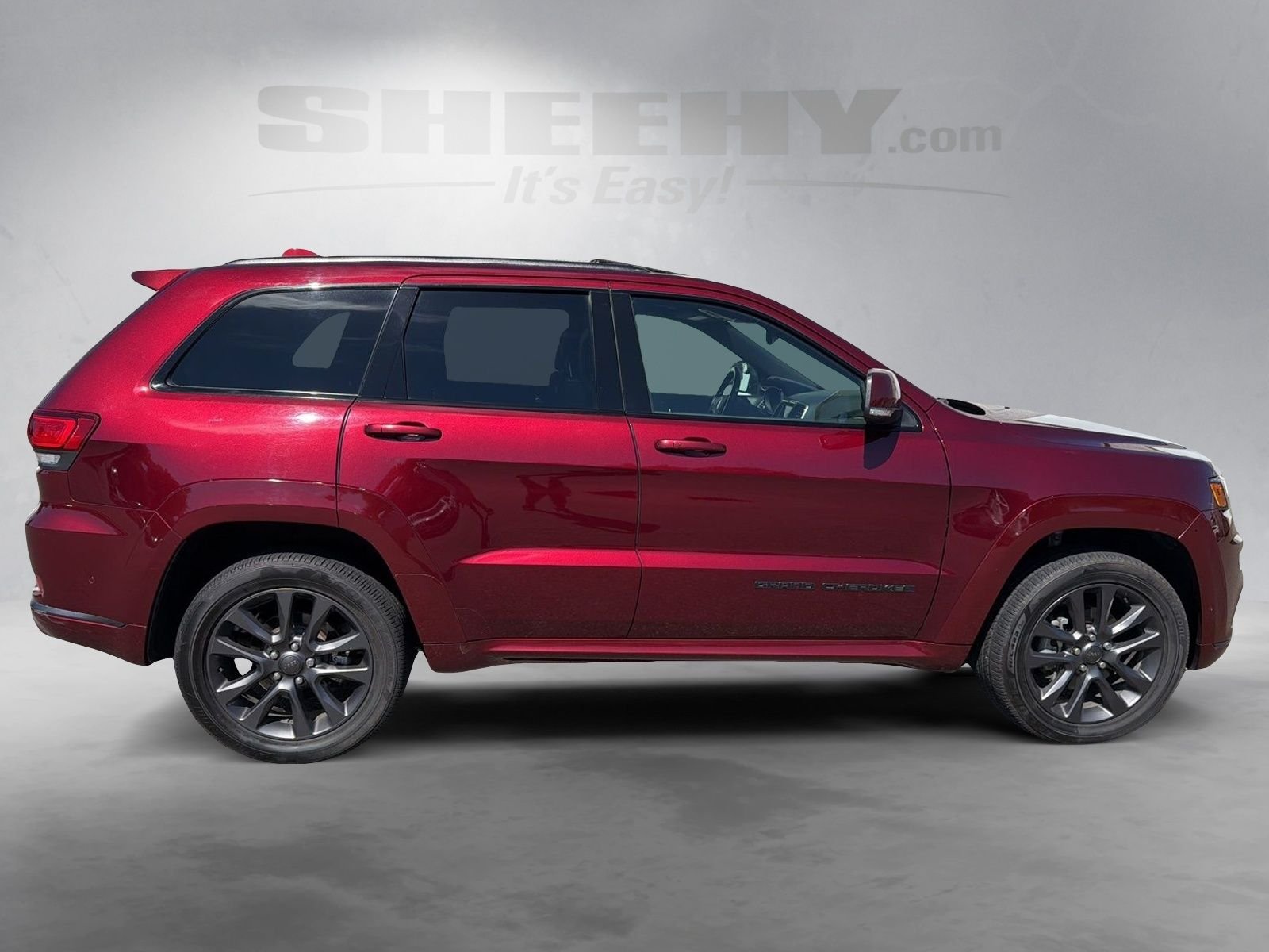 Used 2018 Red Jeep Overland image 10