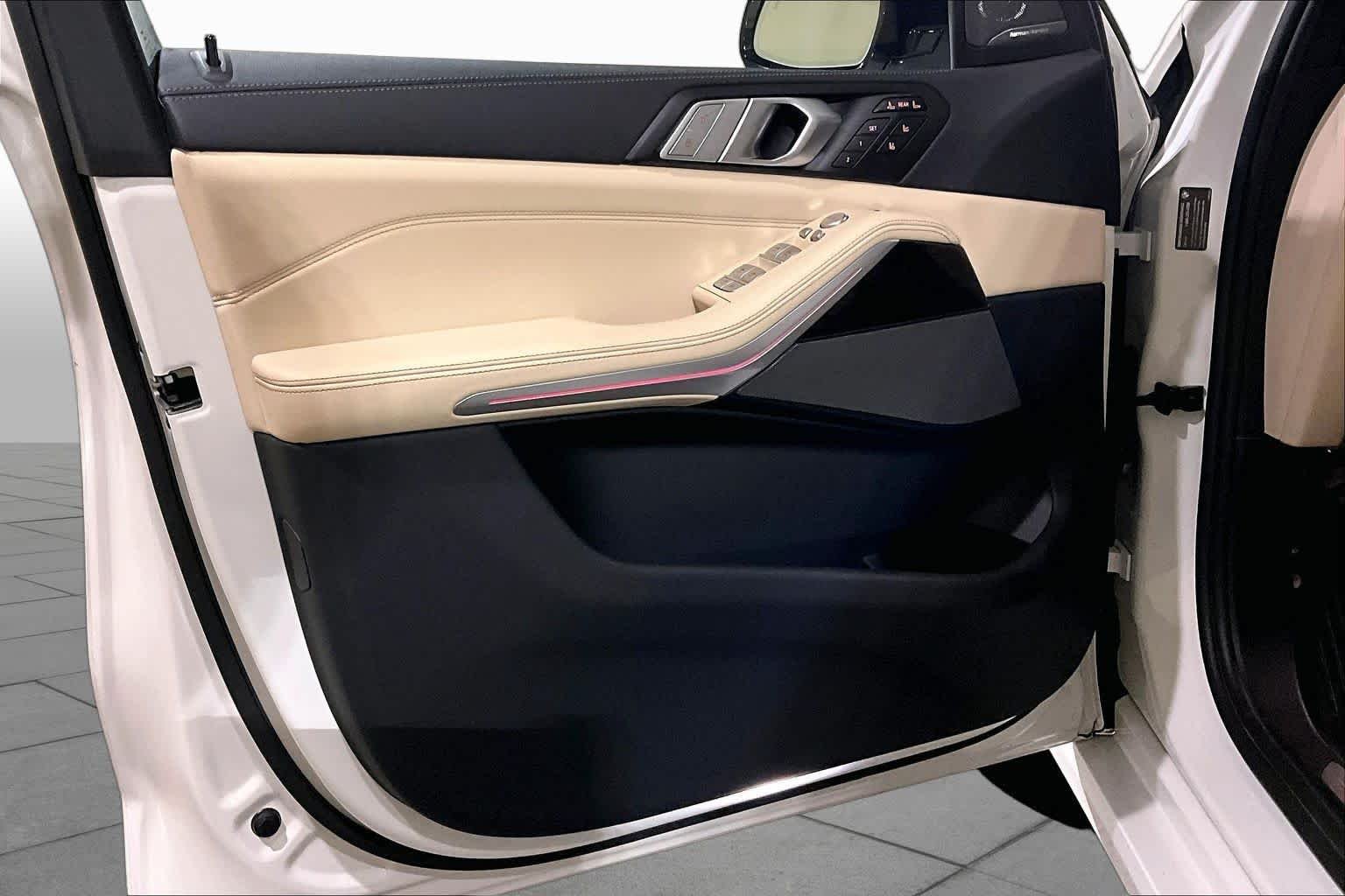 Used 2021 Alpine White BMW xDrive40i image 21