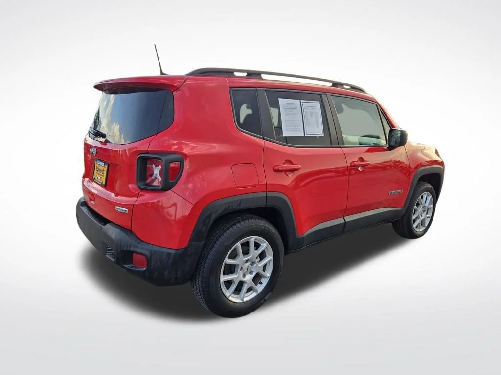 Certified Used 2022 Red Jeep Latitude image 3