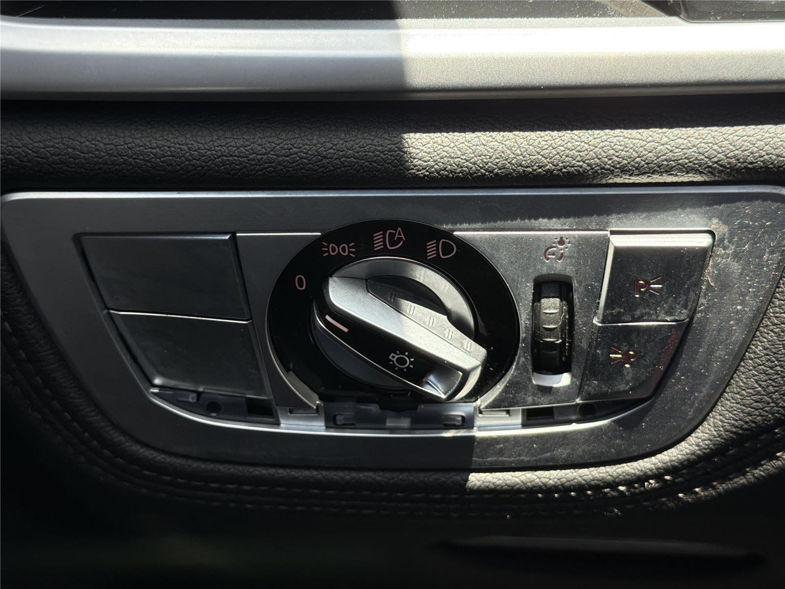 Used 2020 Black Sapphire Metallic BMW 740i xDrive image 13
