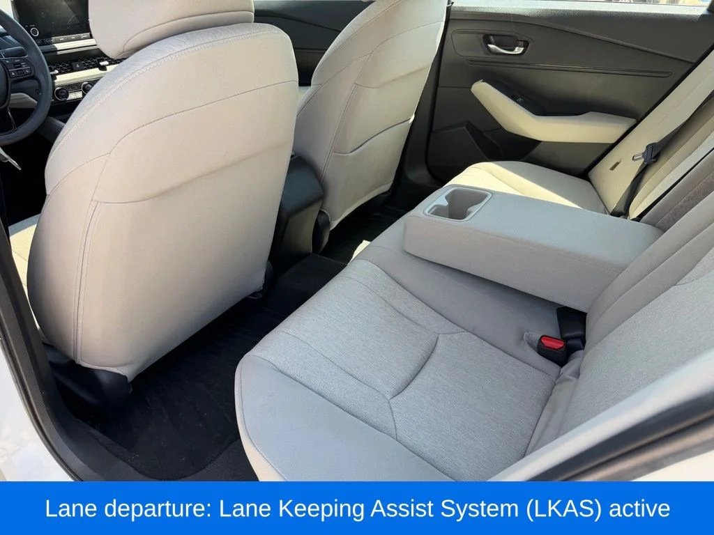 Used 2023 White Honda EX image 16