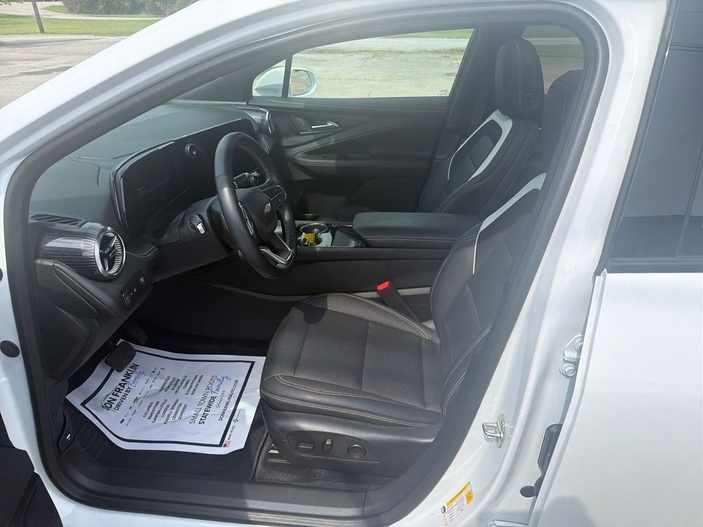 Used 2024 White Chevrolet LT image 13