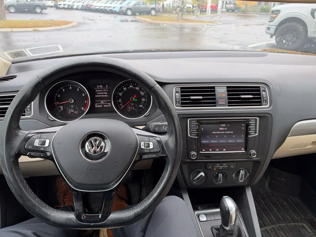 Used 2017 Black Volkswagen 1.4T SE image 13