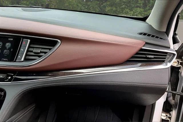 Used 2018 White Frost Tricoat Buick Avenir image 27