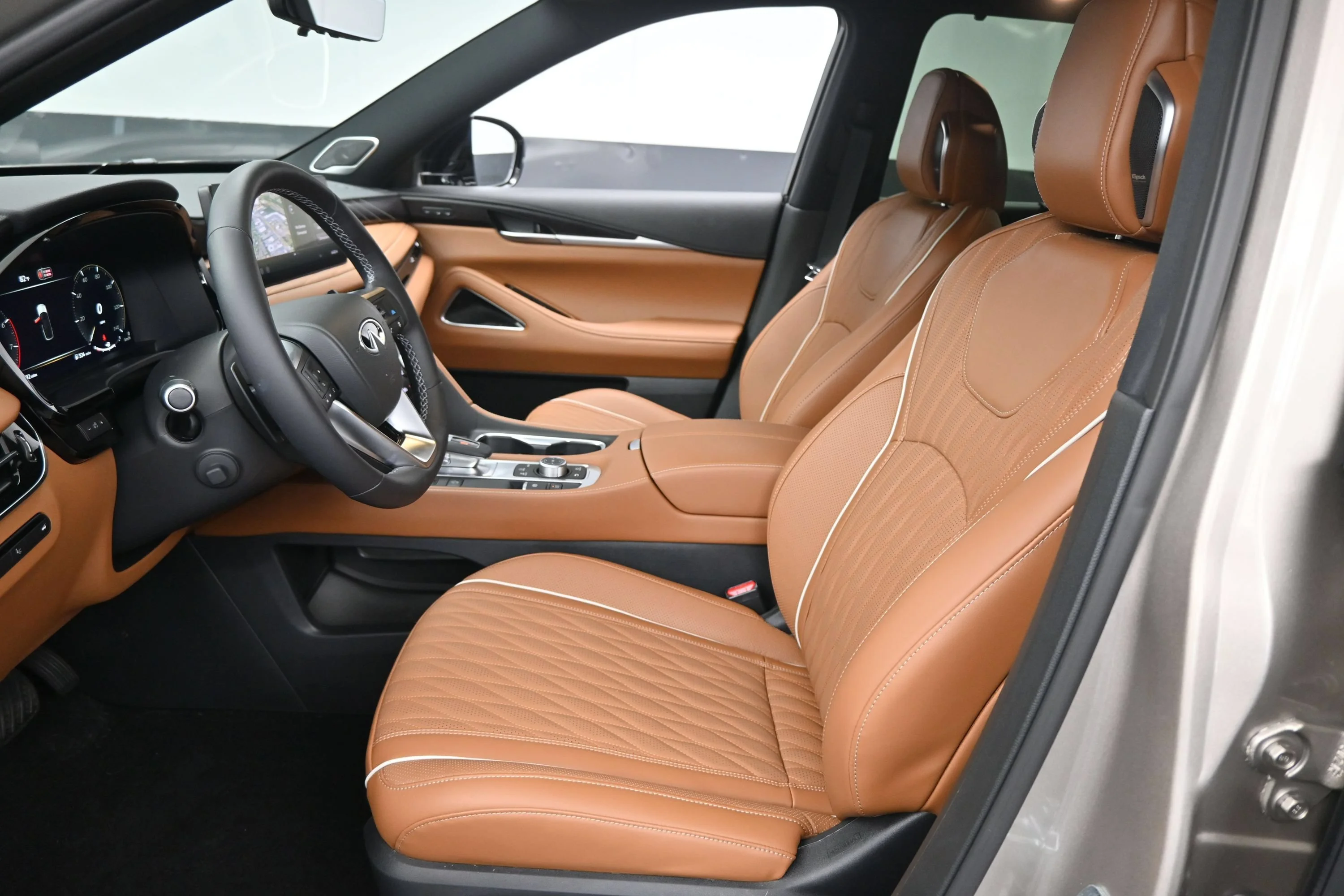 Used 2026 Warm Titanium/Black Obsidian INFINITI AUTOGRAPH image 9