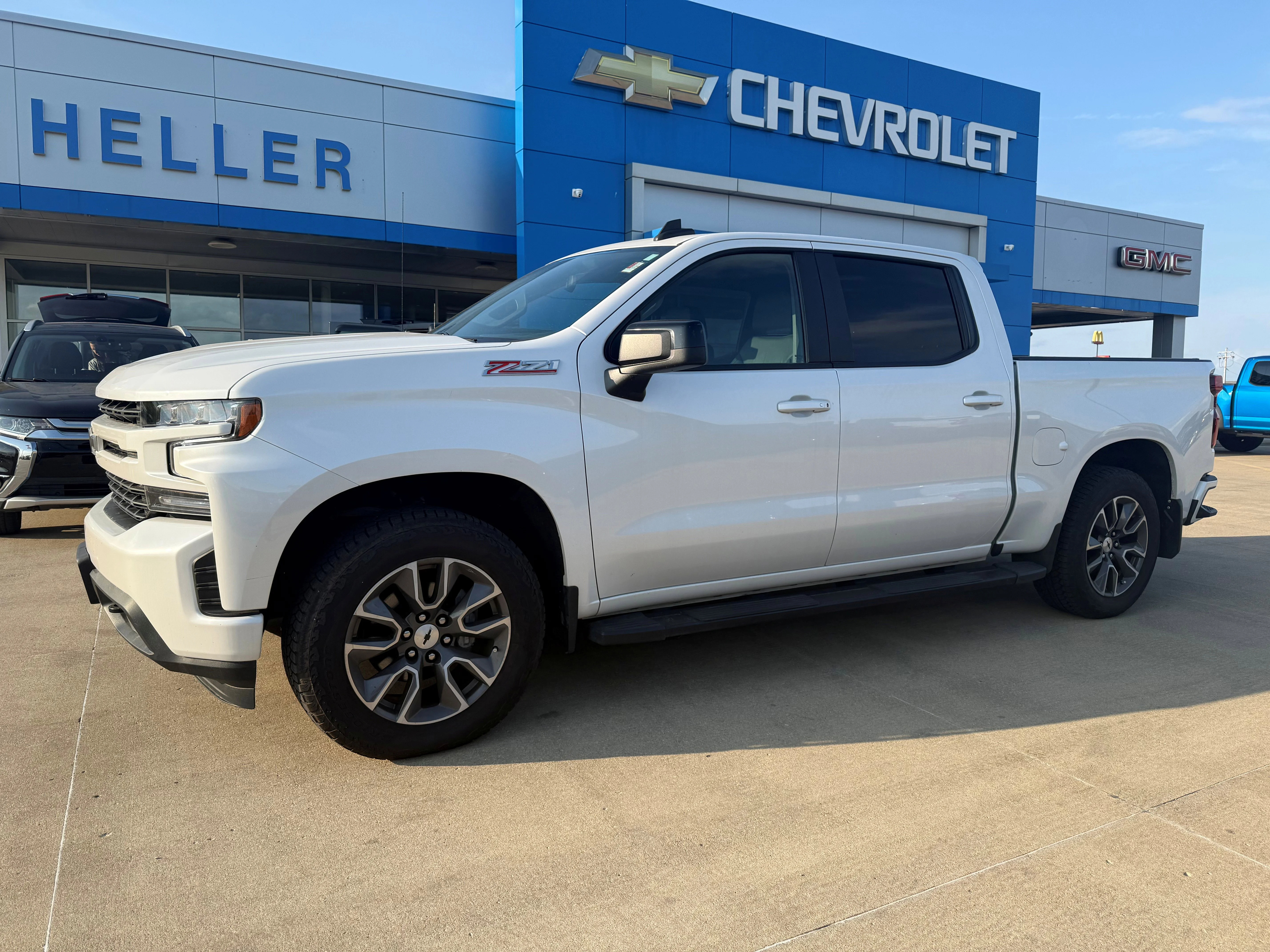 Used 2021 IRIDESCENT PEARL TRICOAT Chevrolet RST image 2