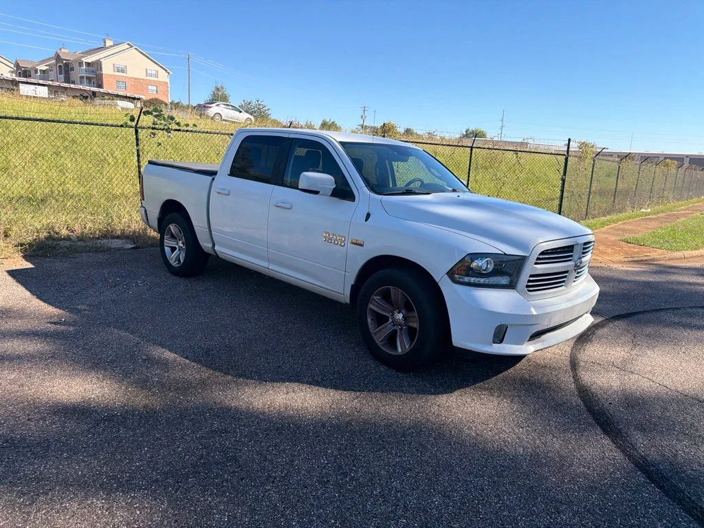 Used 2016 White Ram Sport image 17