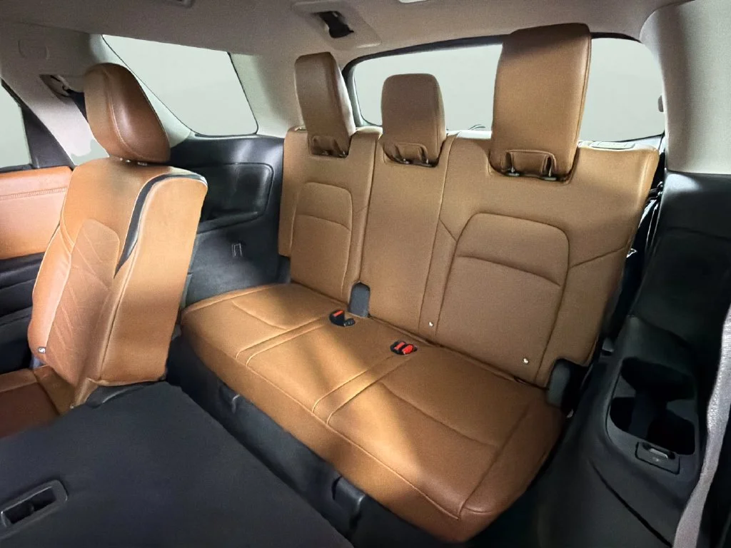 Used 2022 Black Nissan Platinum image 32