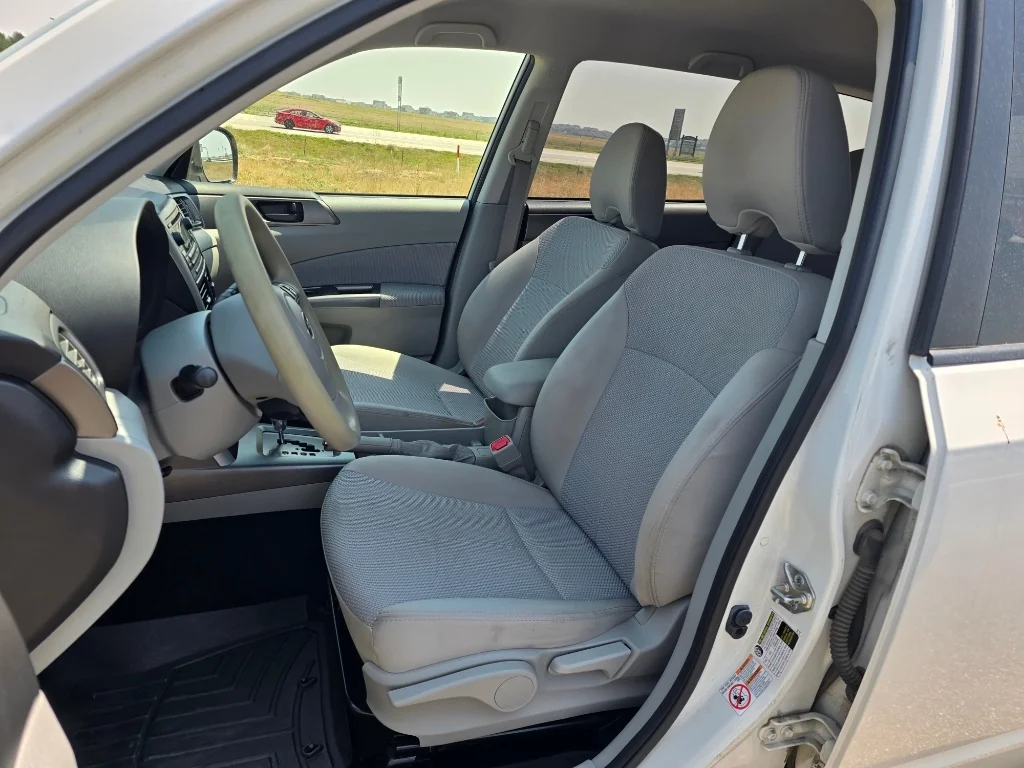 Used 2013 Satin White Pearl Subaru 2.5X image 13