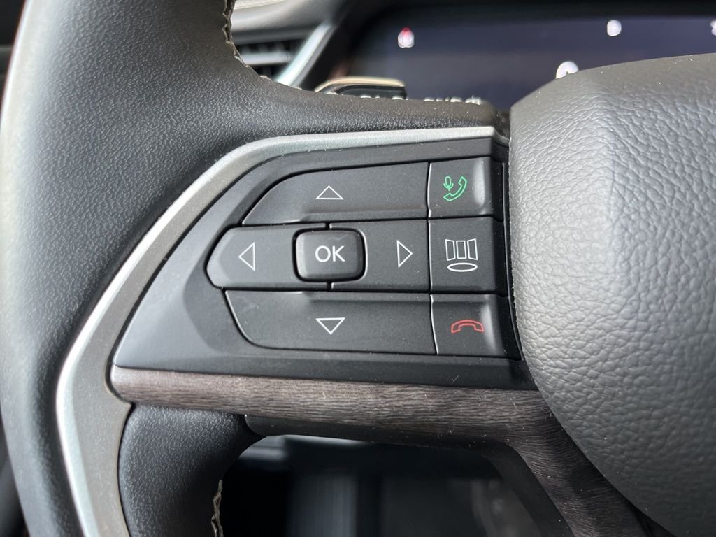 Used 2023 Velvet Jeep Limited image 29