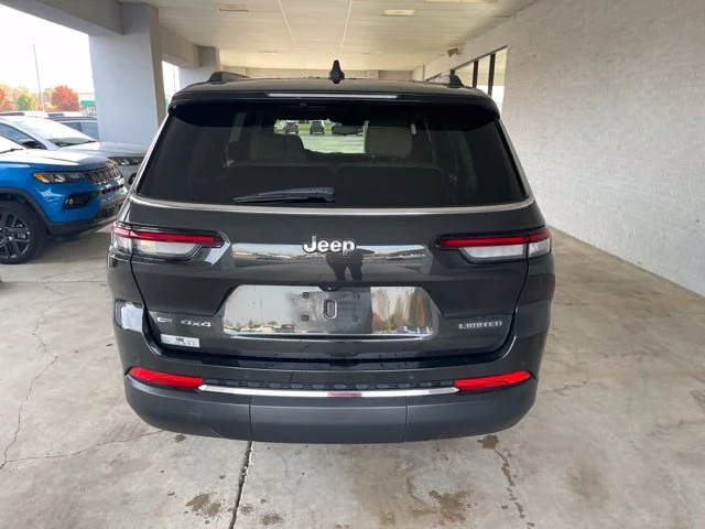 Used 2021  Jeep Limited image 7