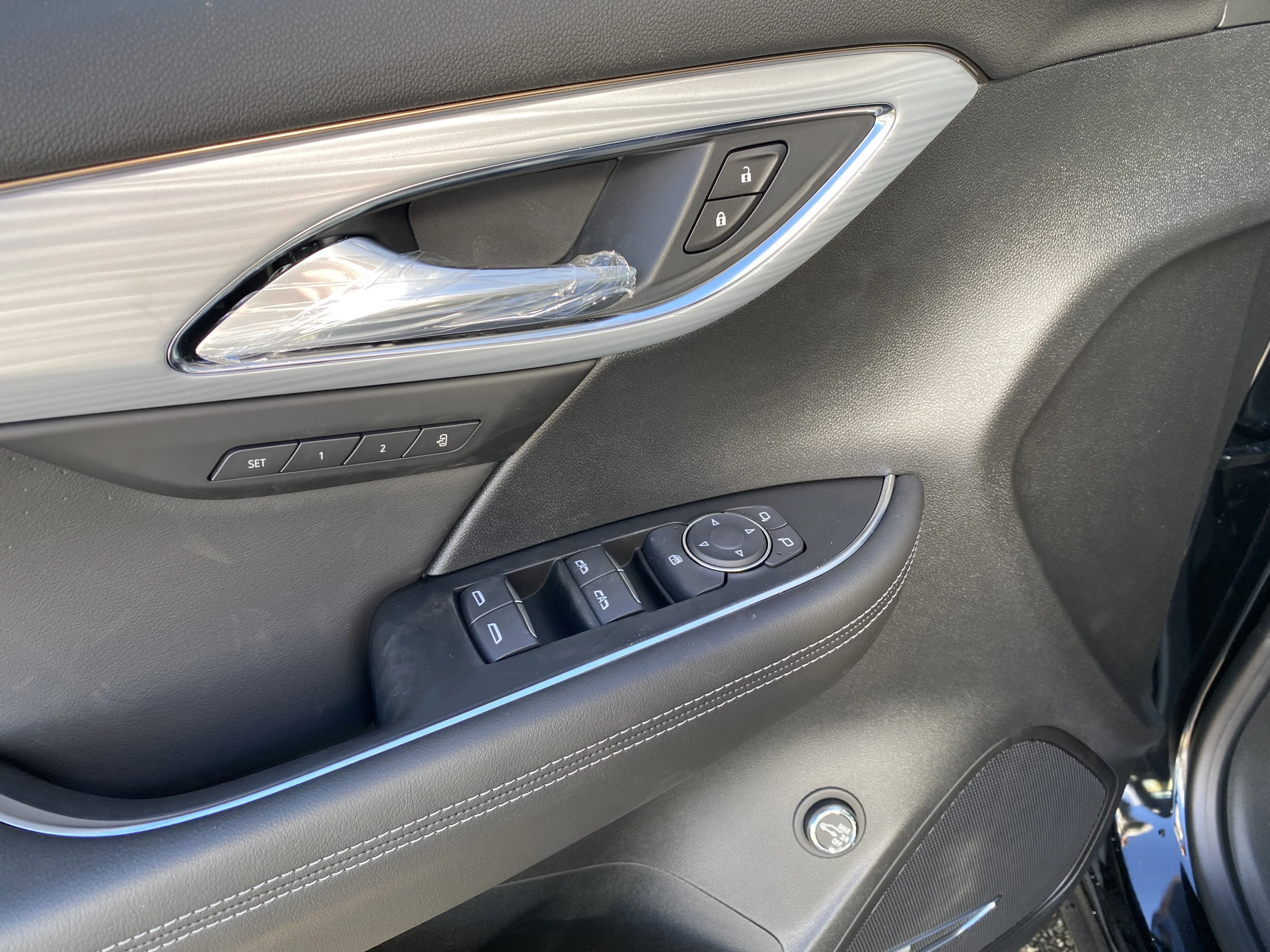 New 2026 EBONY TWILIGHT METALLIC Buick Avenir image 26