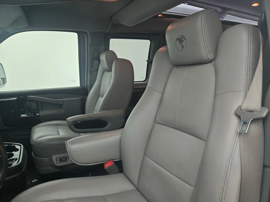Used 2020 Summit White Chevrolet Explorer Limited SE image 18